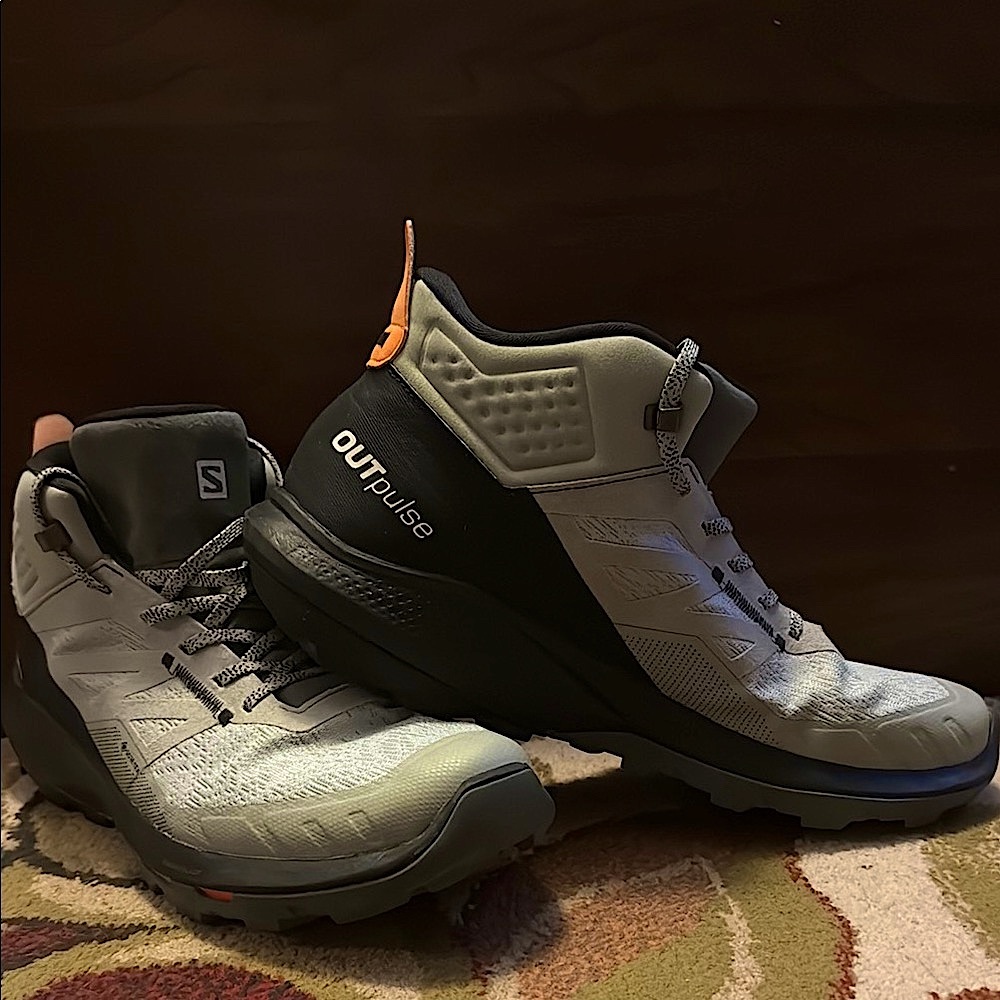 Salomon Outpulse Men's Black and Gray Athletic Shoes
